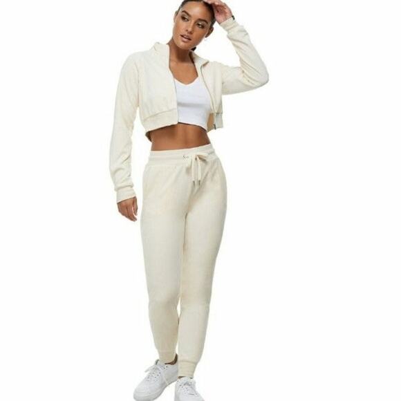 True Religion Pants - 3 FOR $50! 🎁 TRUE RELIGION Velour Crop Sweatsuit Joggers in Pearl Sz. S
